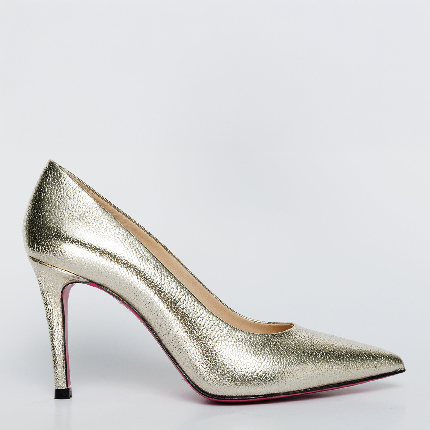 Zapato de salón de piel dorada Ege con suela fucsia para mujer 