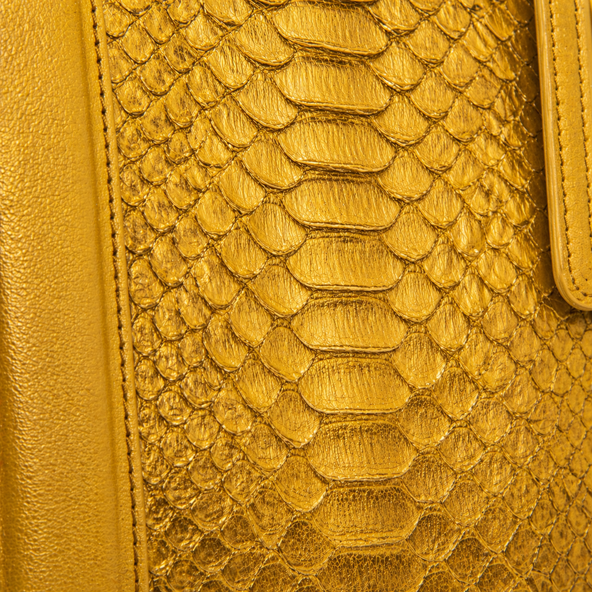 Velar Bolso Weekender de Cuero de Pitón Pintado a Mano Amarillo