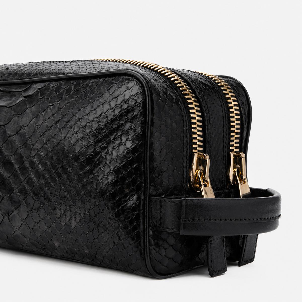 حقيبة Belluno Black Python Leather Essentials للرجال