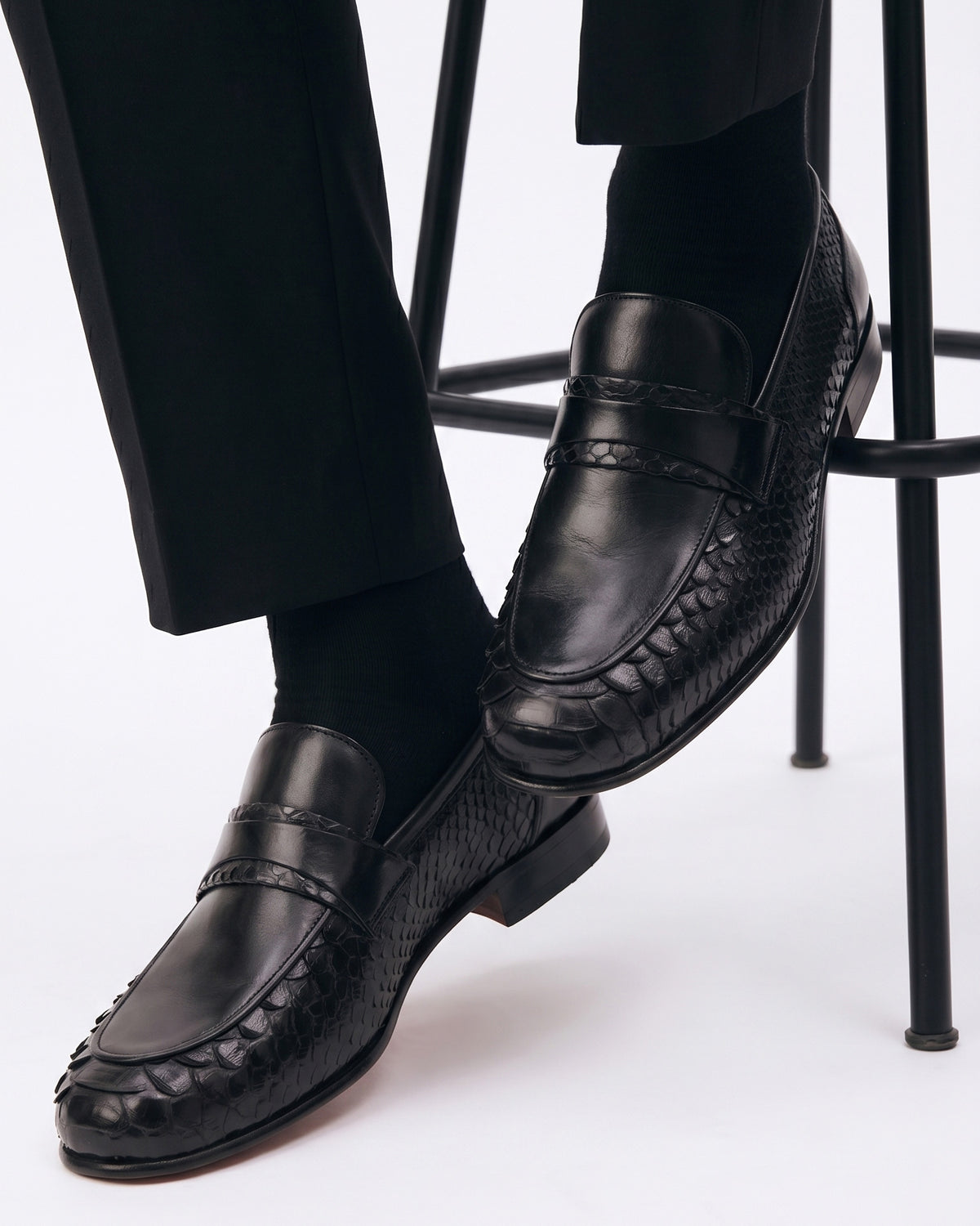 Mocasín Penny Aurelio Black de Cuero de Búfalo Joven