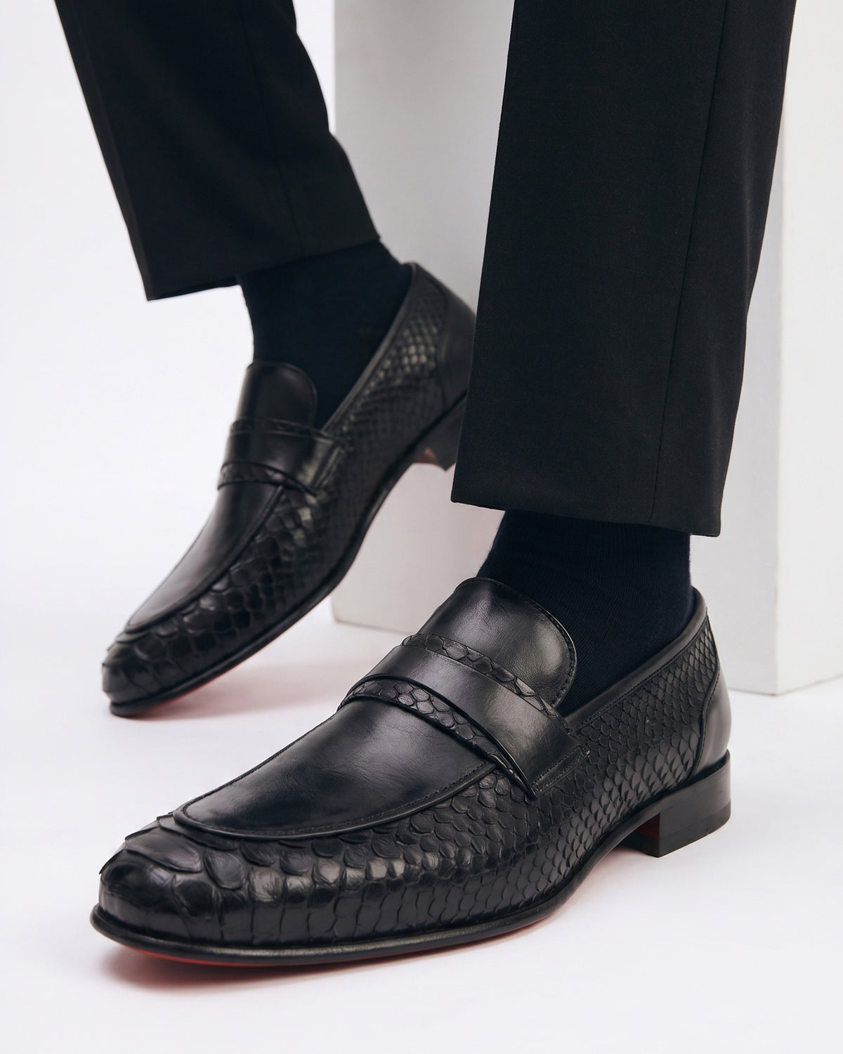 Mocasín Penny Aurelio Black de Cuero de Búfalo Joven