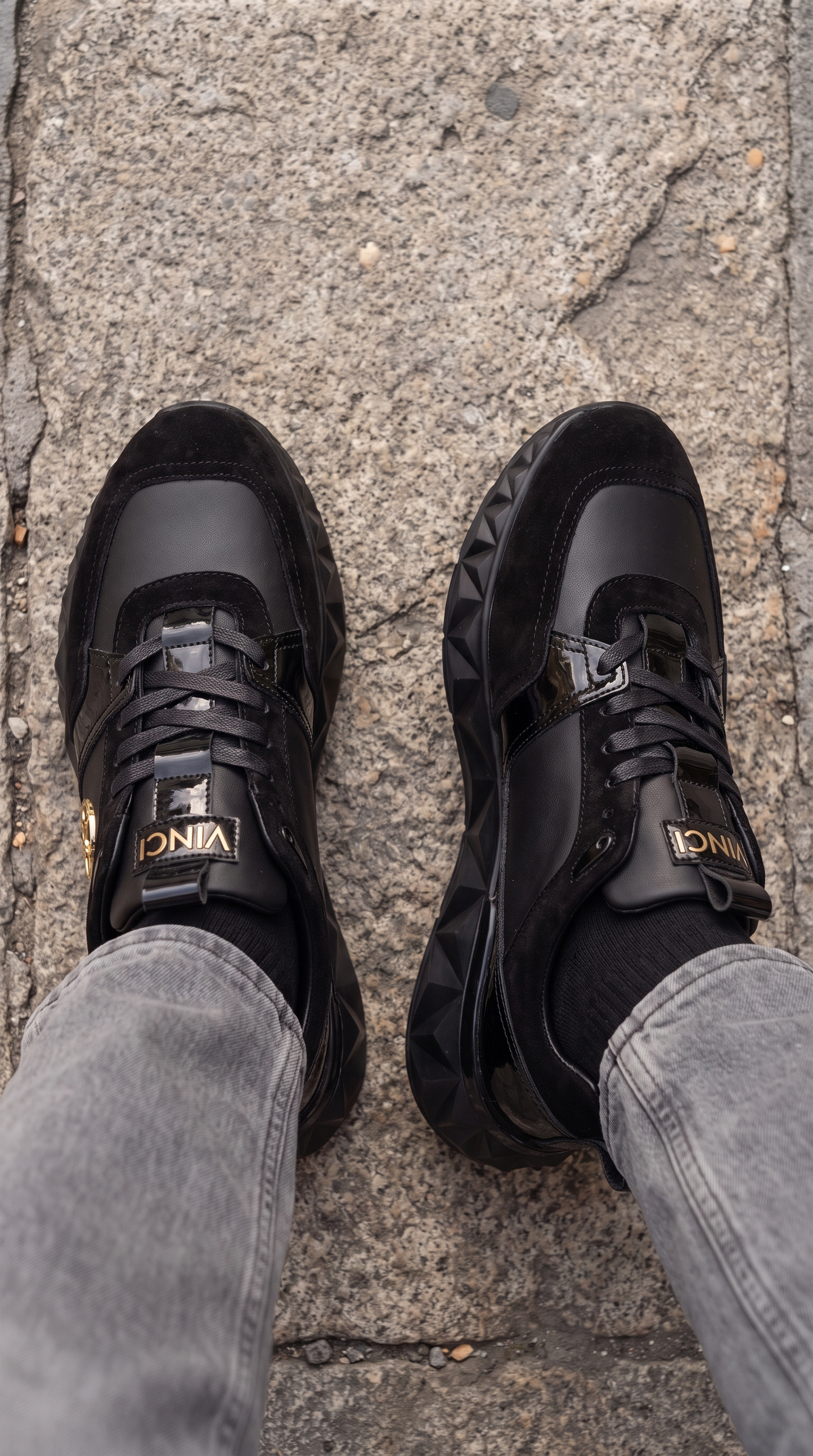 The Valenzo Black Leather Men Sneaker