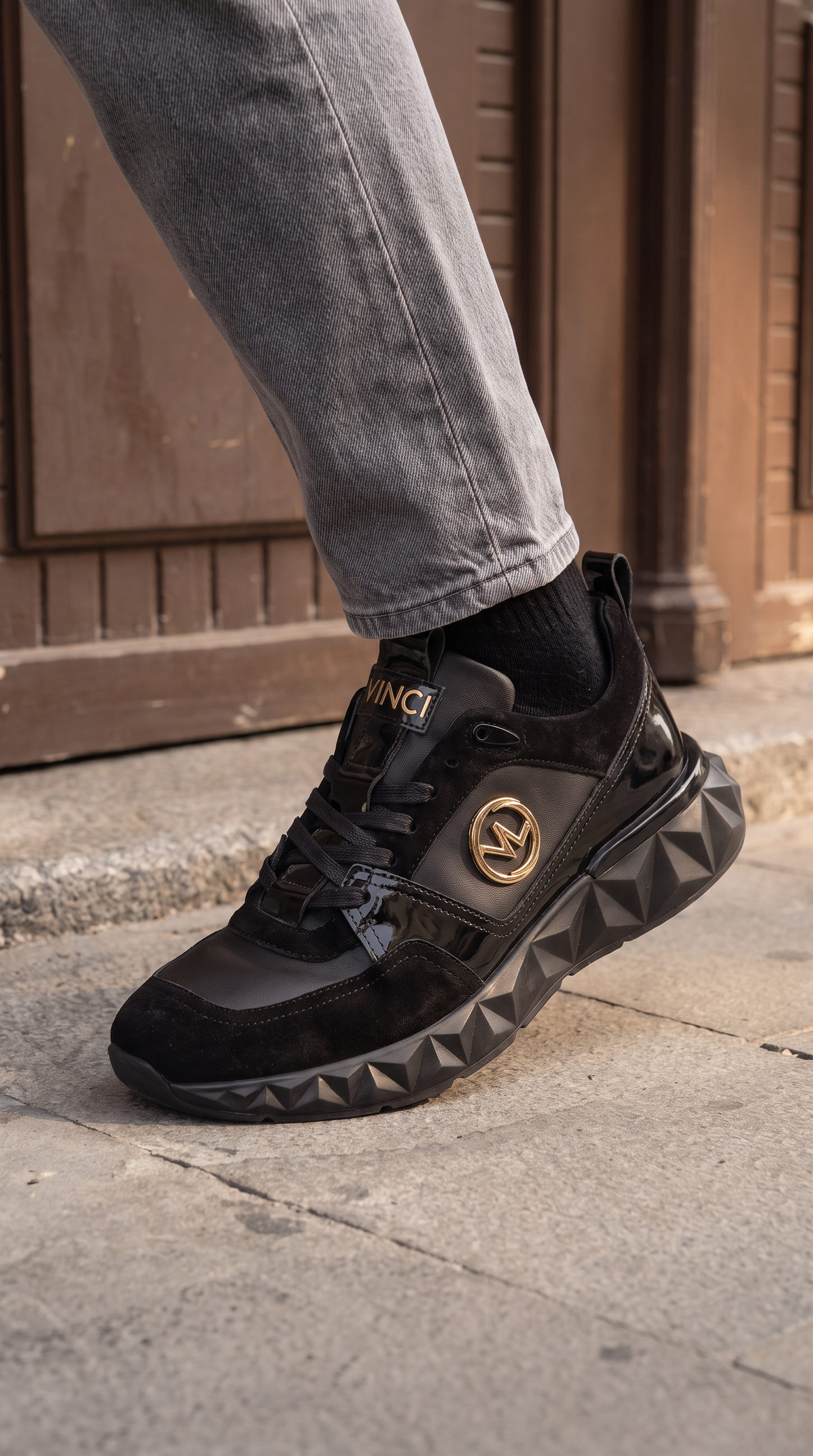 The Valenzo Black Leather Men Sneaker