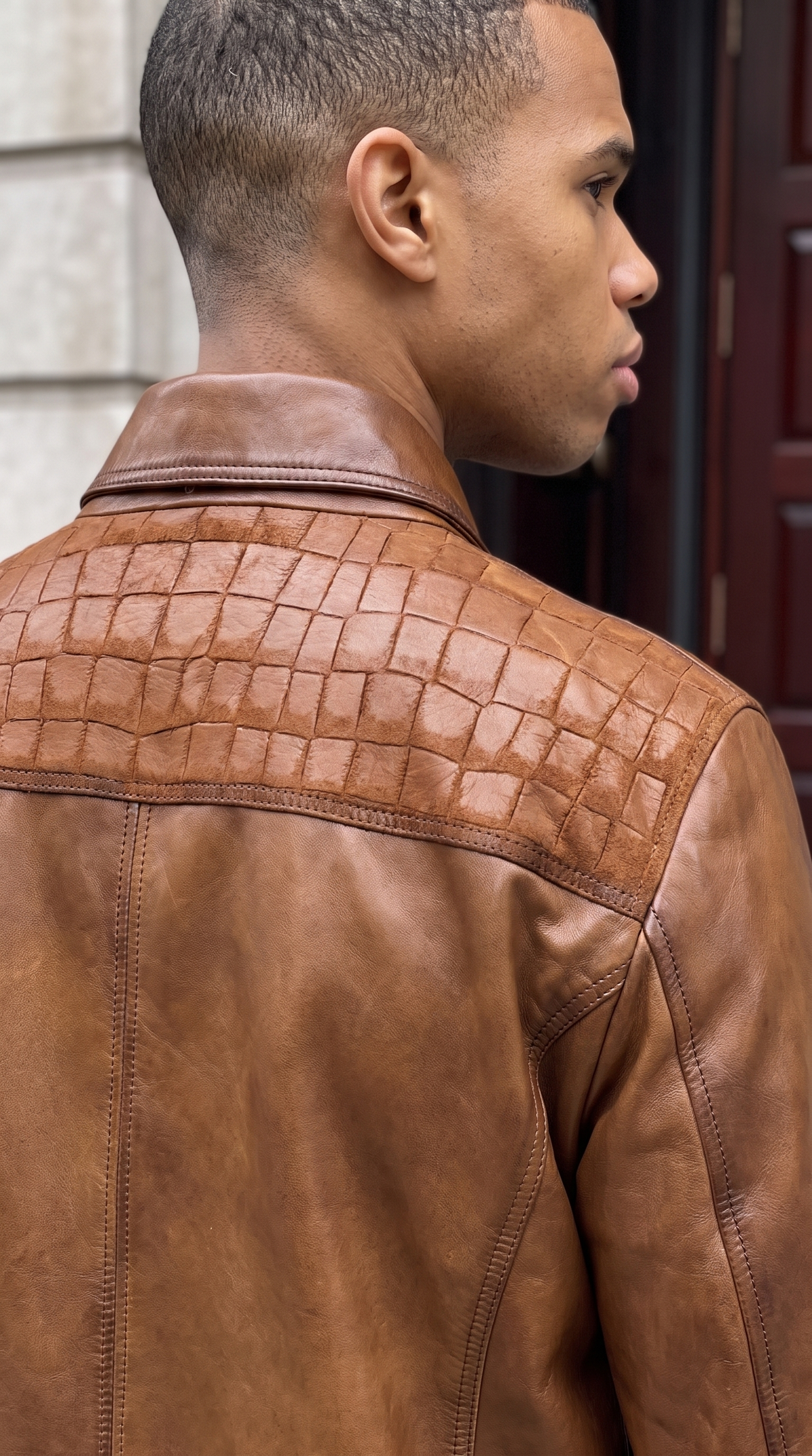La chaqueta de cuero color canela para hombre de Emerson 