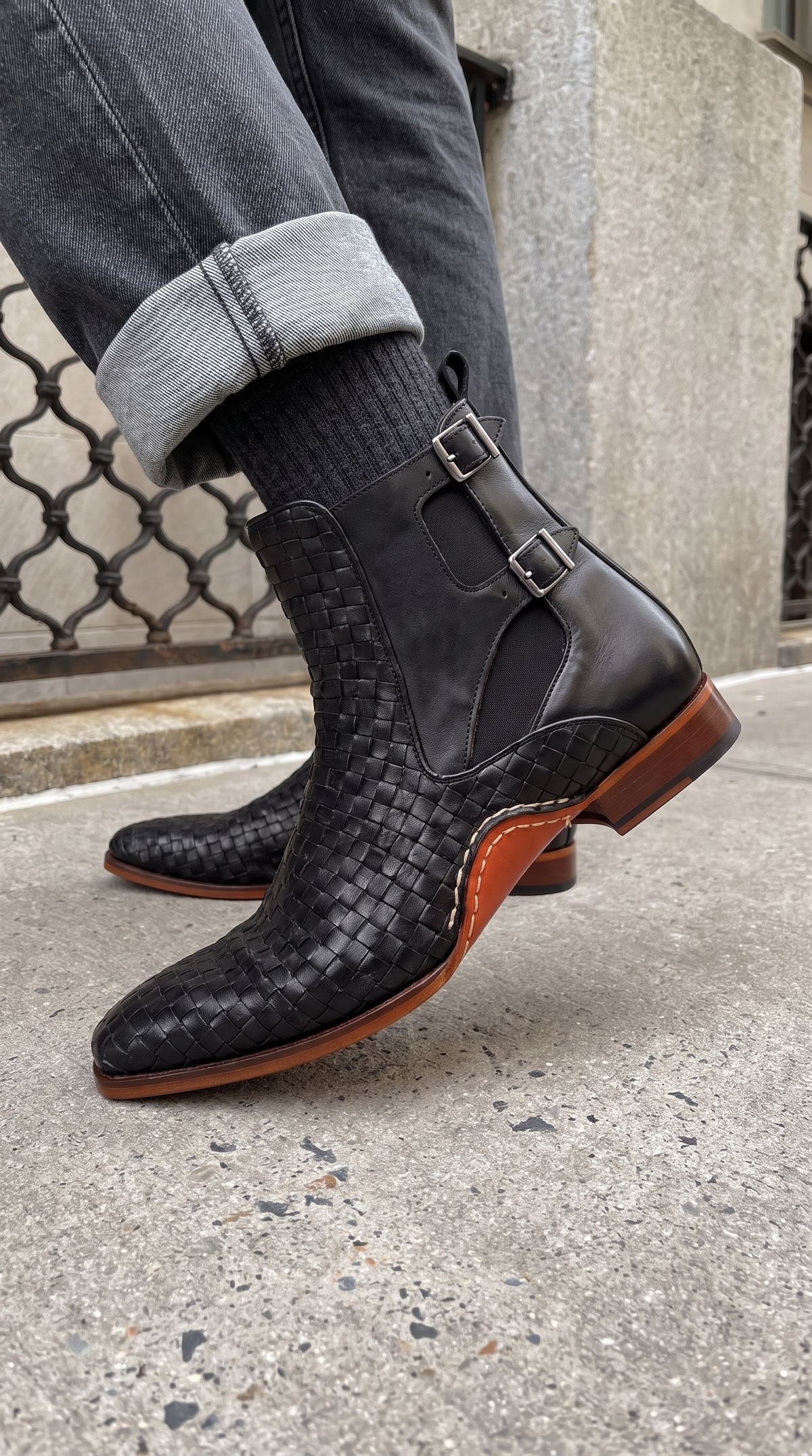Zapato de hombre hecho a mano con doble hebilla y cuero negro tejido Rolls Boot