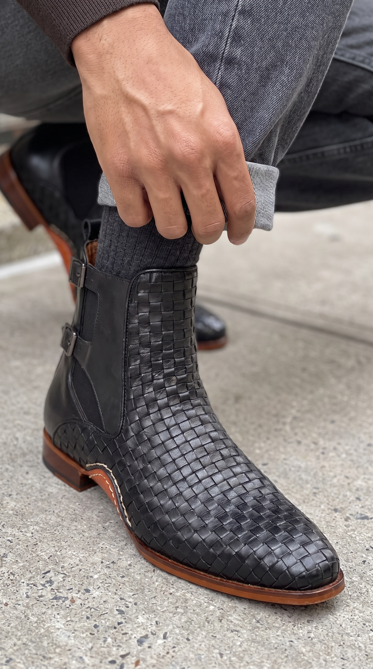 Zapato de hombre hecho a mano con doble hebilla y cuero negro tejido Rolls Boot
