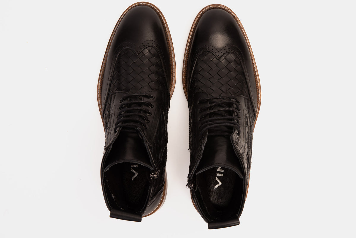Bota de hombre Loddon de cuero negro con punta de ala, brogue, tejida a mano, con cordones y cremallera