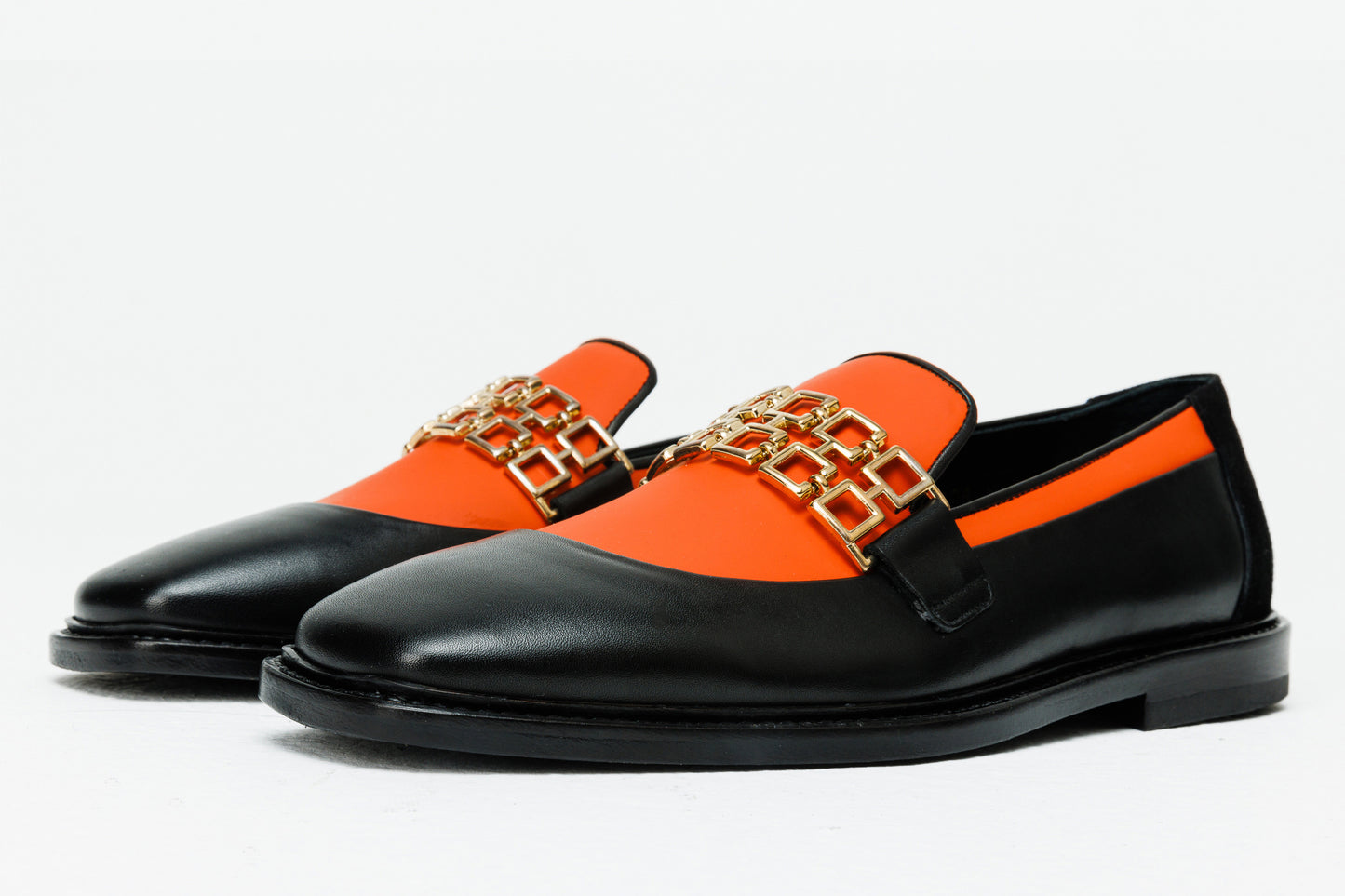 Los zapatos de hombre Gemena de cuero negro y naranja con hebilla, ¡venta final!