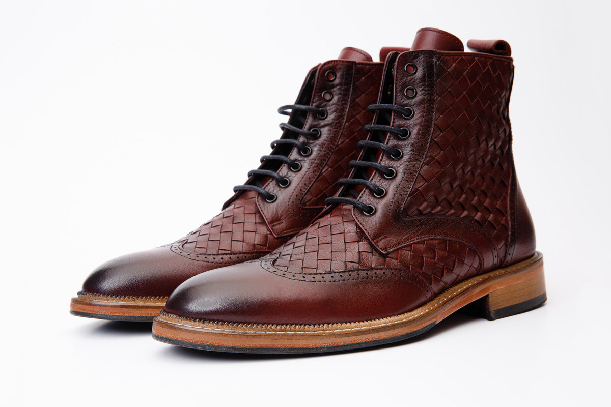 Bota de hombre Loddon de piel burdeos con puntera de ala, estilo brogue, tejida a mano, con cordones y cremallera