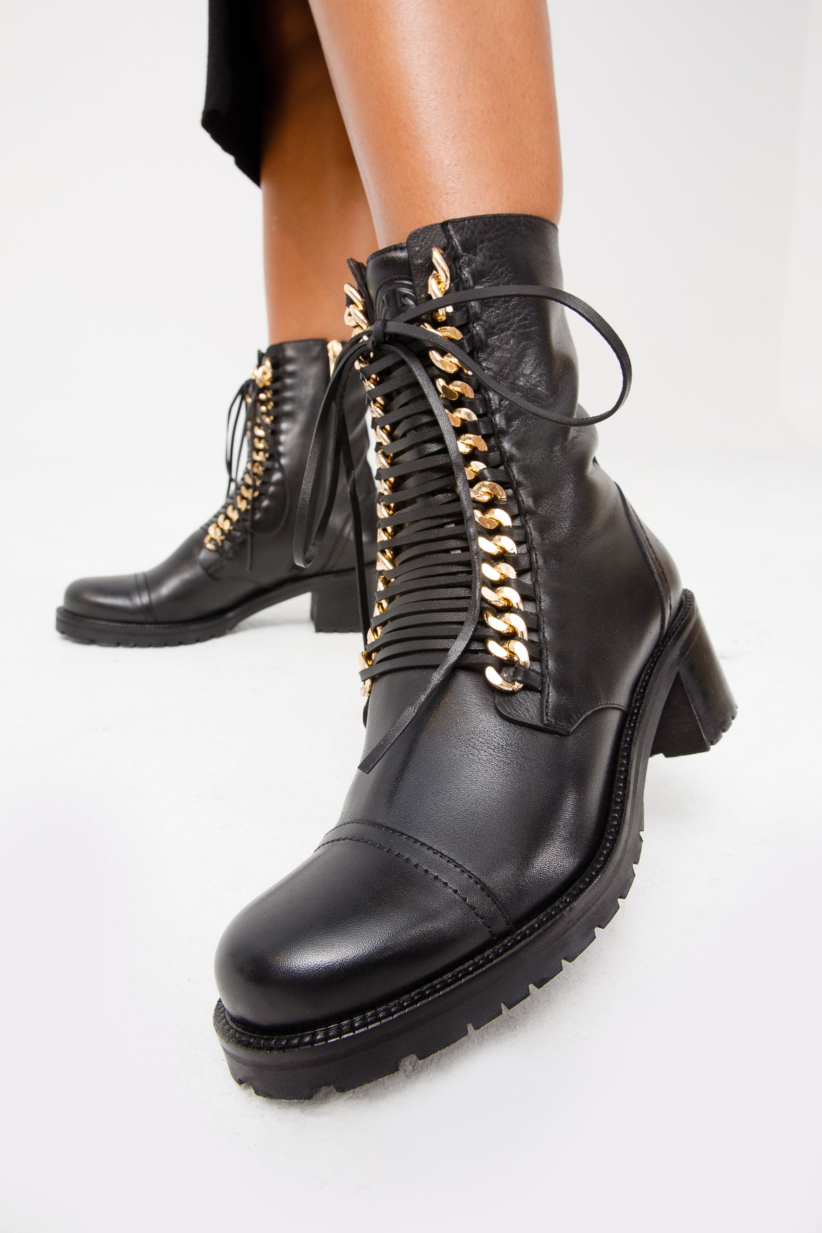 Bota de mujer de media pantorrilla de cuero negro Tuna