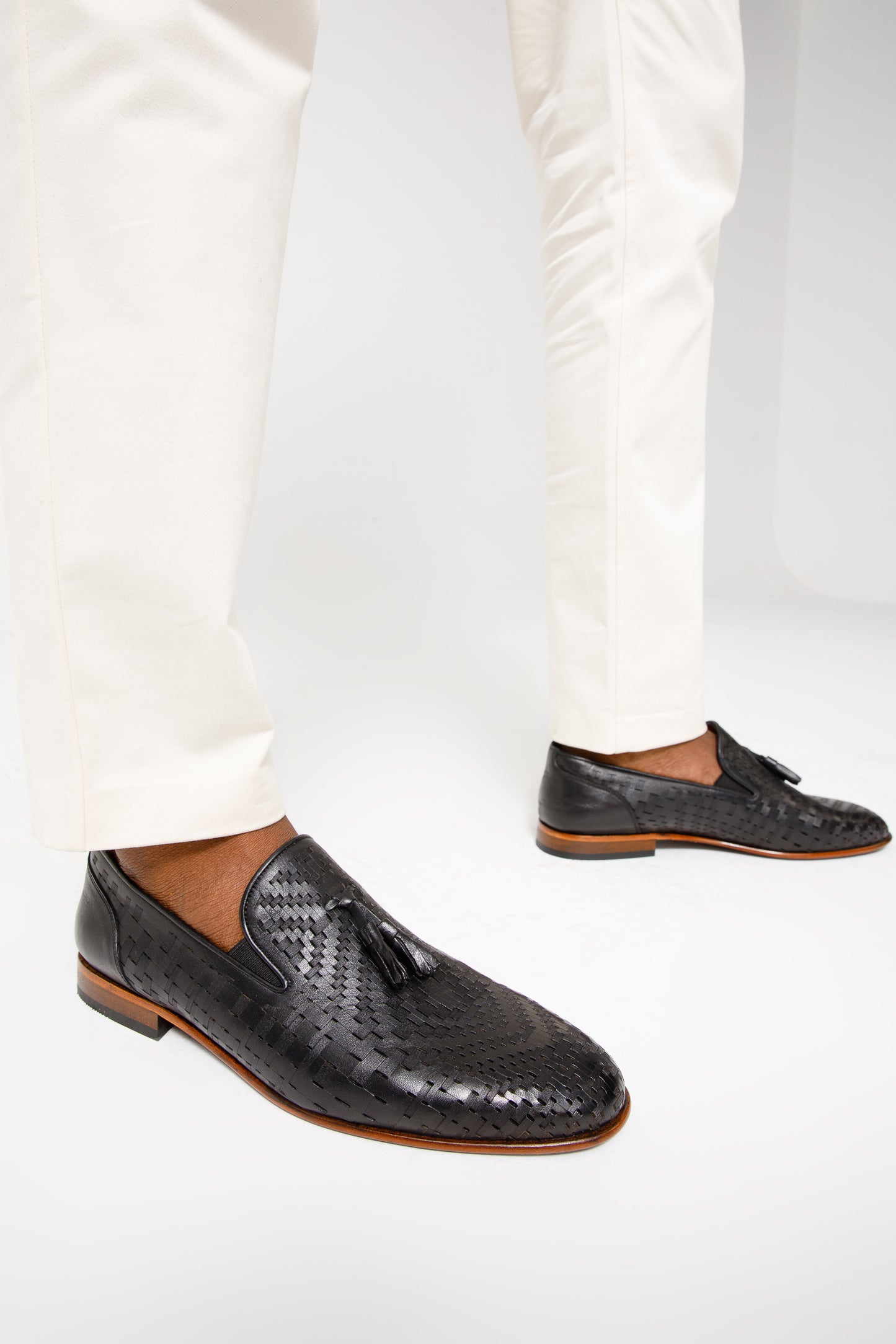 Mocasín sin cordones con borlas de cuero negro Meram para hombre