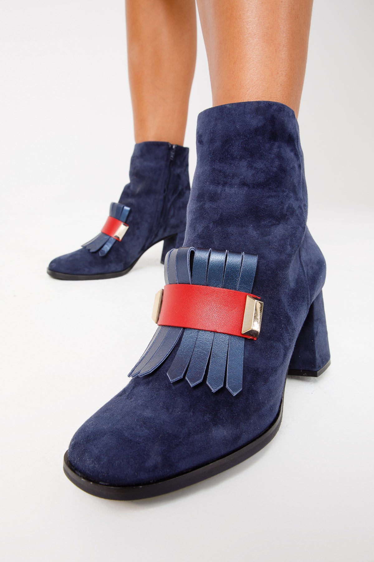 Bota de mujer con tacón de bloque de piel de ante azul marino de Luksor 