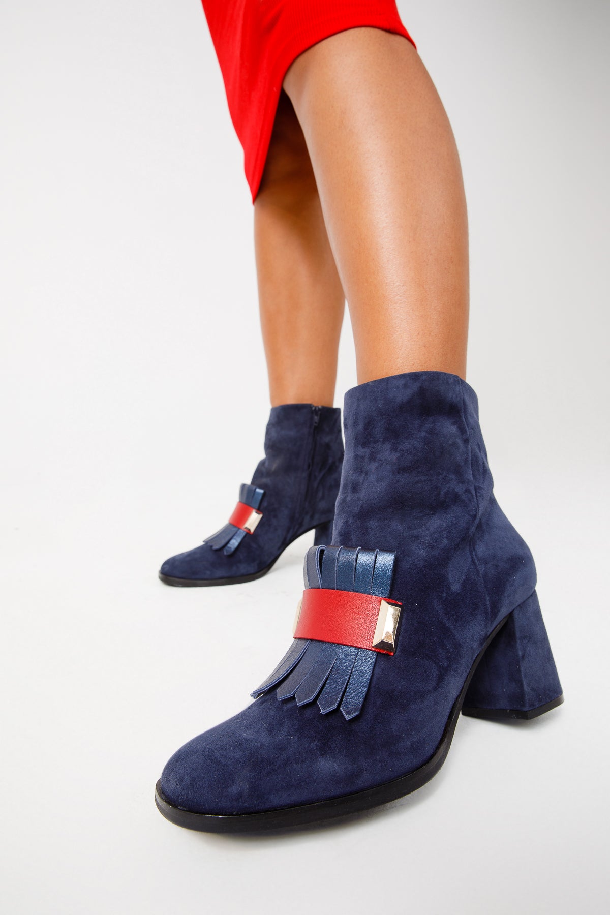 Bota de mujer con tacón de bloque de piel de ante azul marino de Luksor 