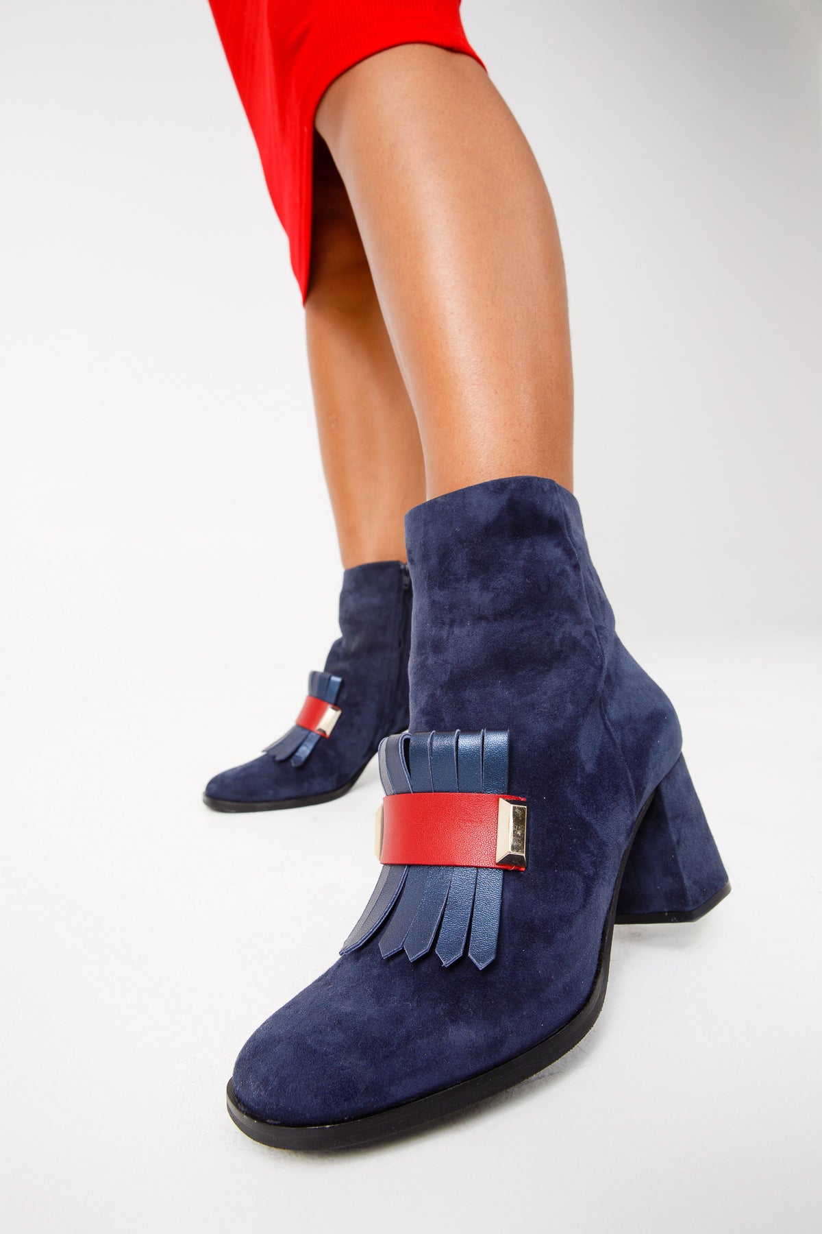 Bota de mujer con tacón de bloque de piel de ante azul marino de Luksor 