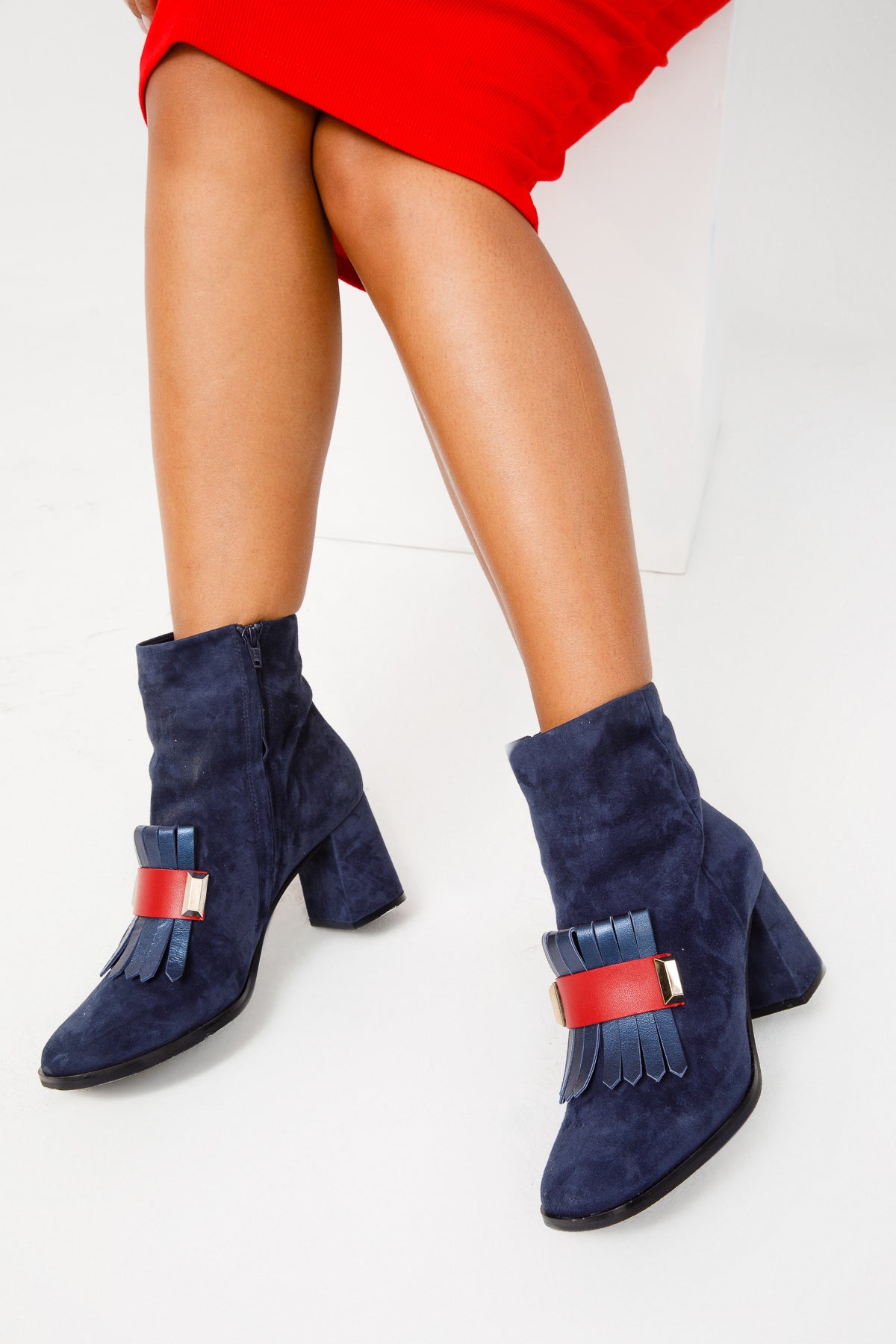 Bota de mujer con tacón de bloque de piel de ante azul marino de Luksor 