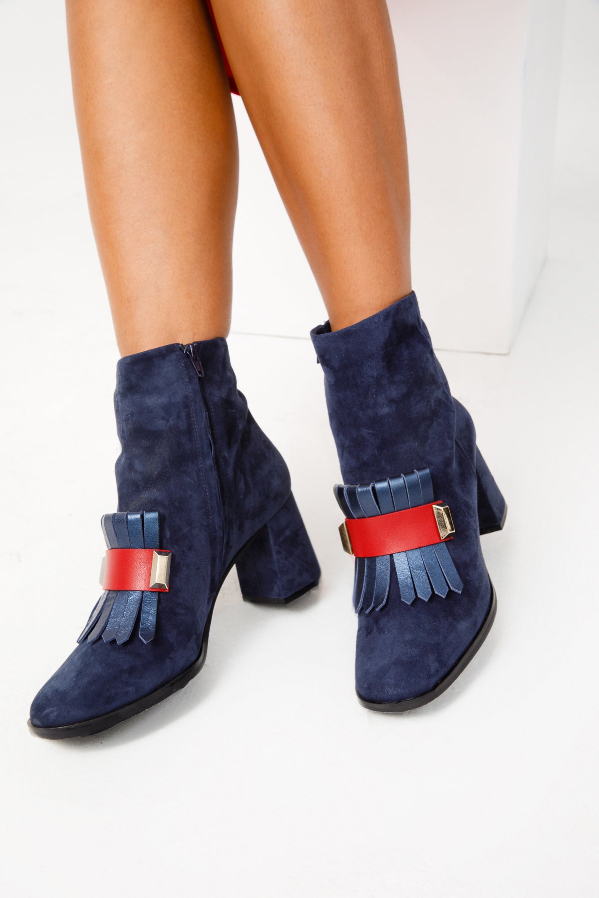 Bota de mujer con tacón de bloque de piel de ante azul marino de Luksor 