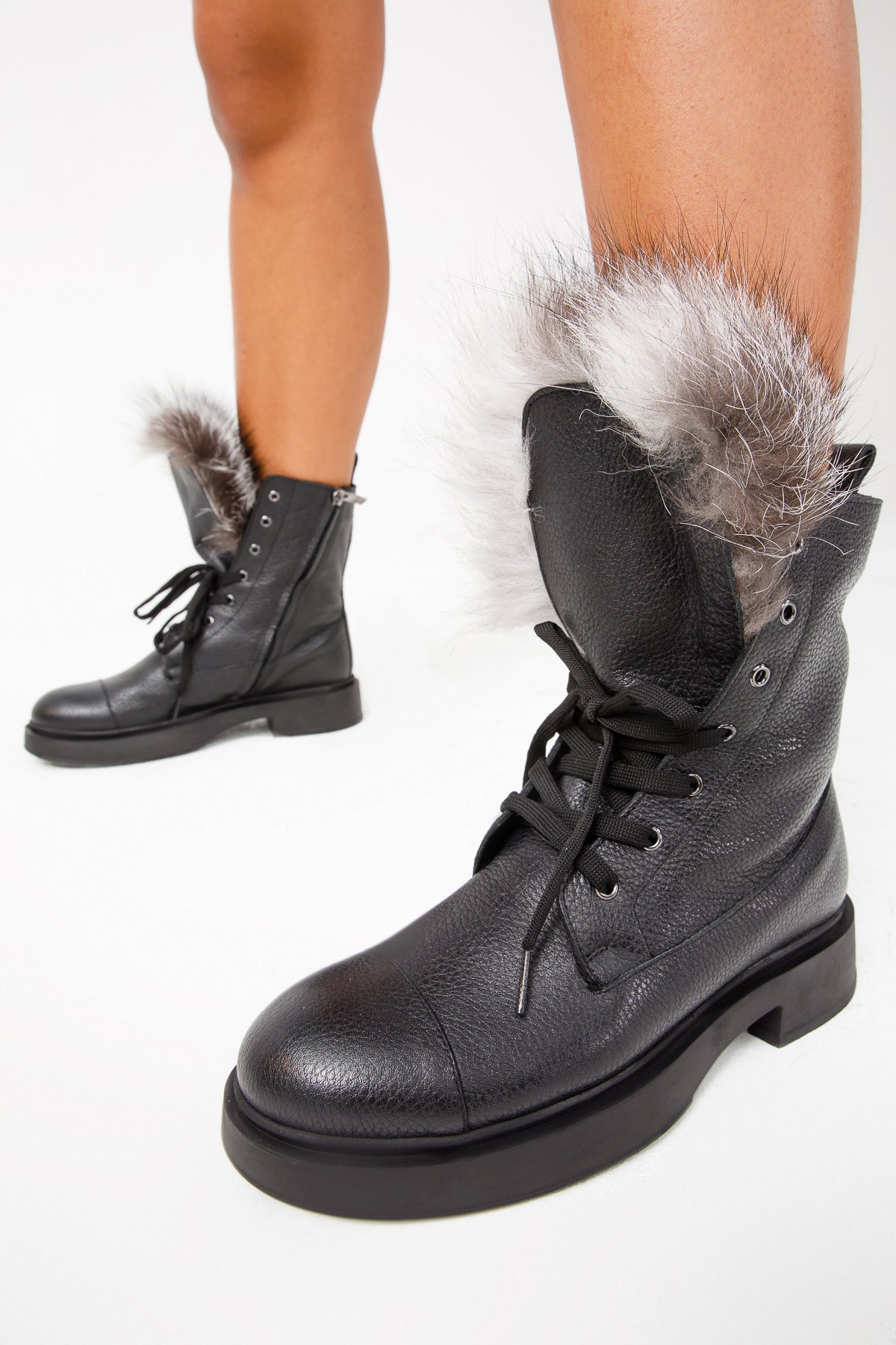 Bota de media pantorrilla de piel natural negra Kajapati para mujer