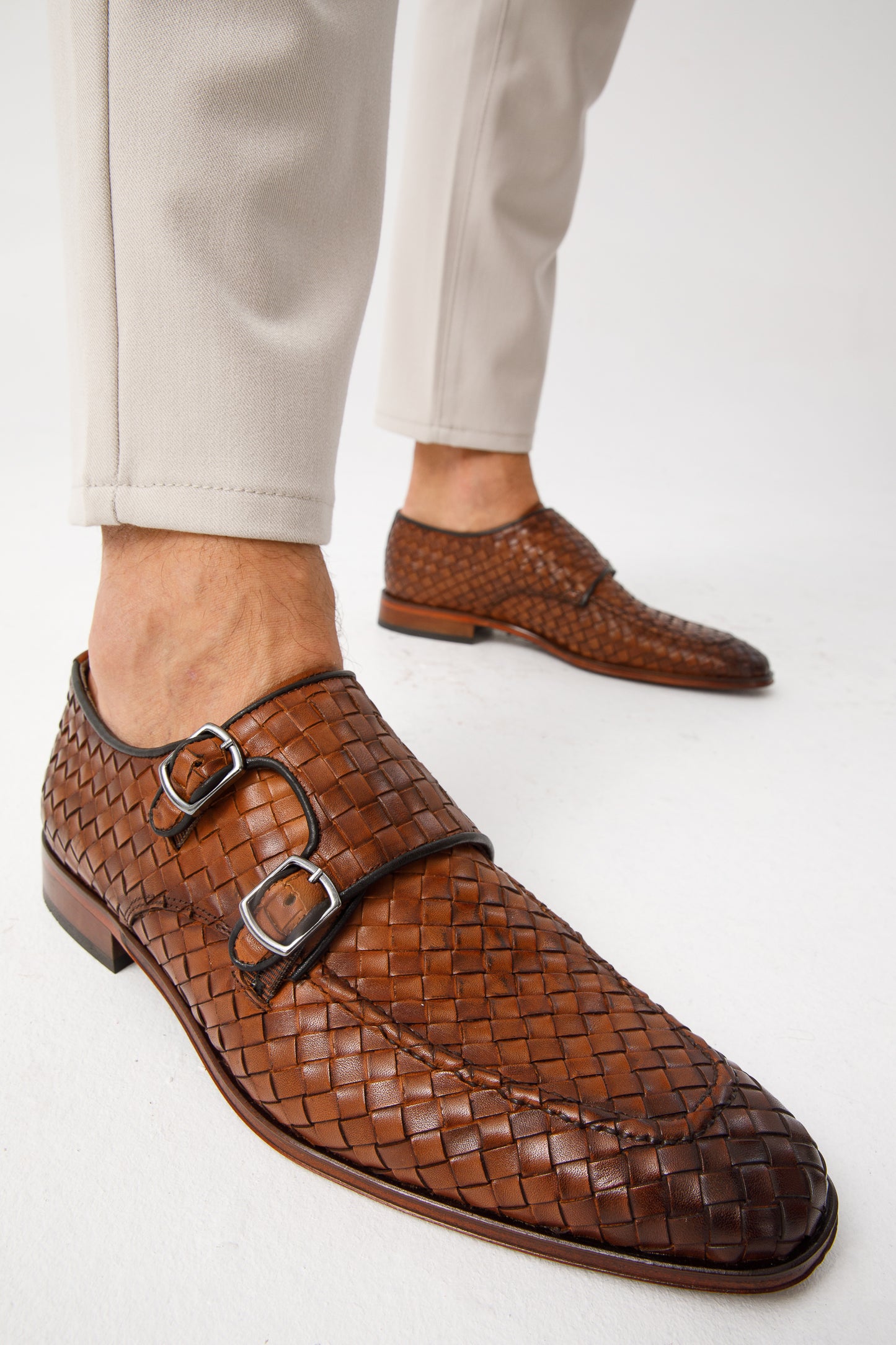 Zapatos de vestir para hombre con doble hebilla tejida en marrón Turan
