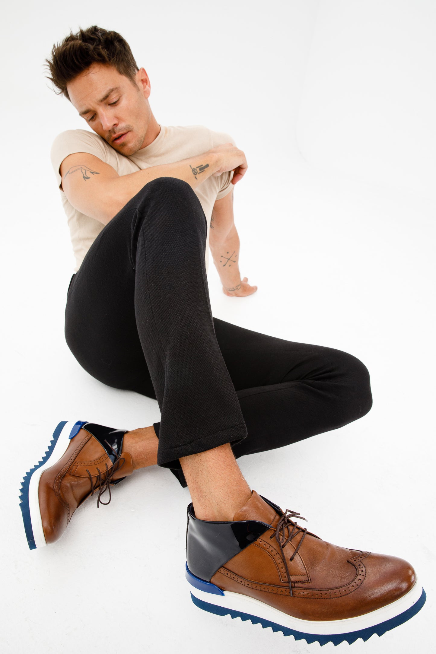 Botín deportivo Chukka Wingtip para hombre de Kagan Tan