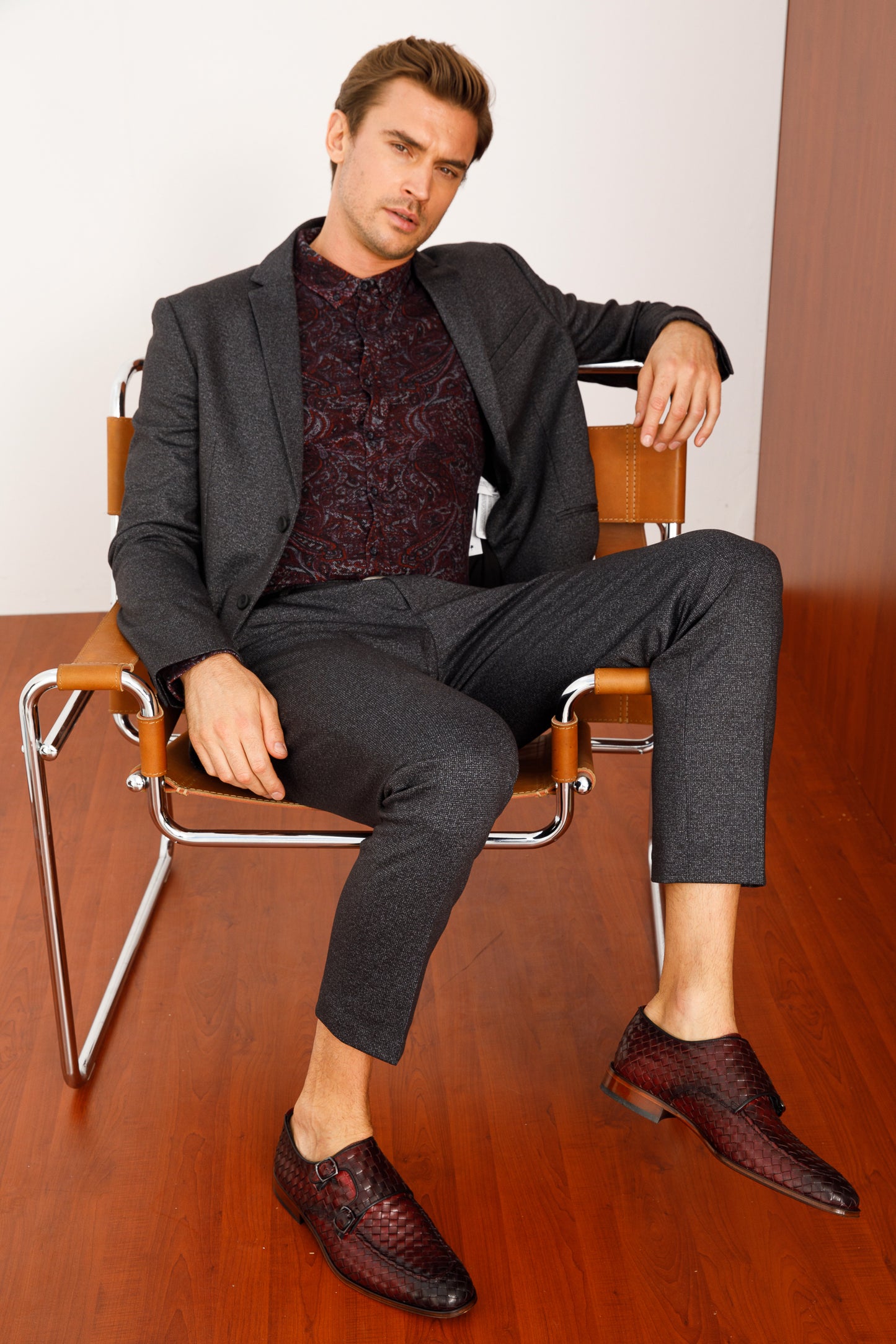 Zapatos de vestir para hombre con doble hebilla y tejido en color burdeos de Turan
