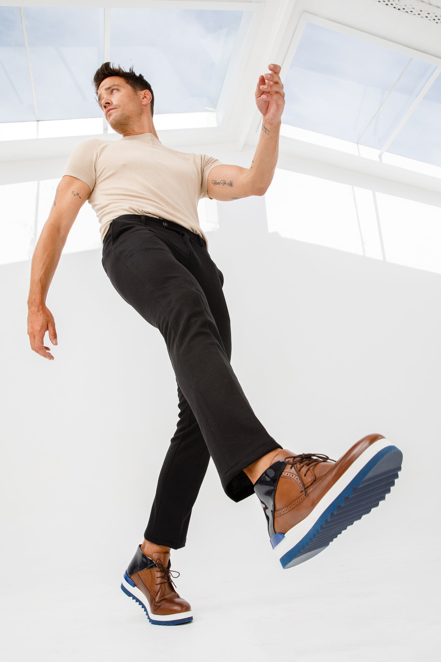 Botín deportivo Chukka Wingtip para hombre de Kagan Tan