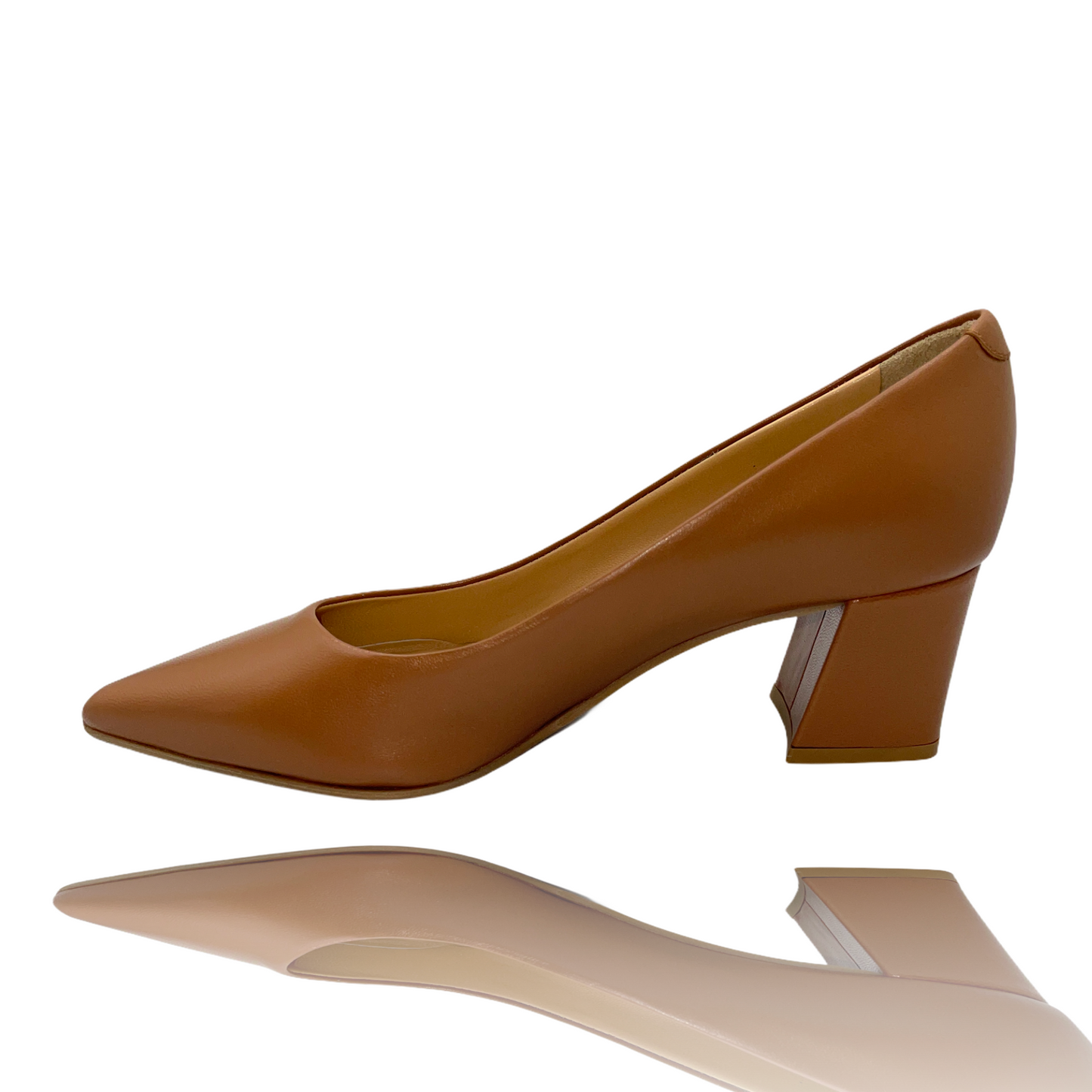 ¡Venta final de zapatos de salón de cuero color tostado Lexie! 