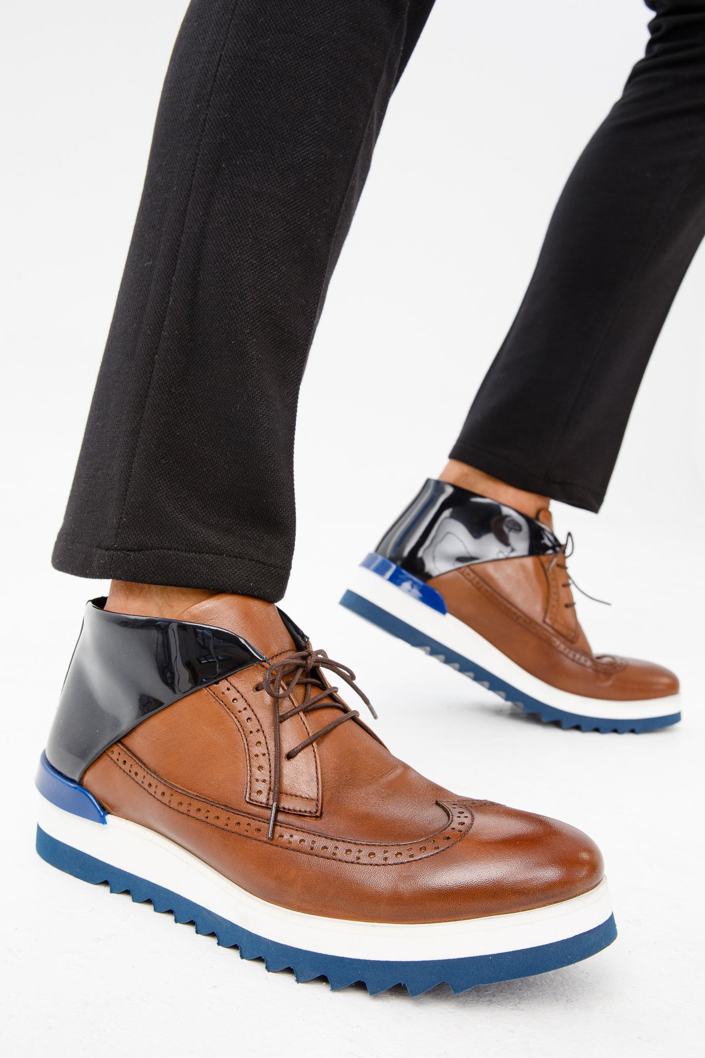 Botín deportivo Chukka Wingtip para hombre de Kagan Tan